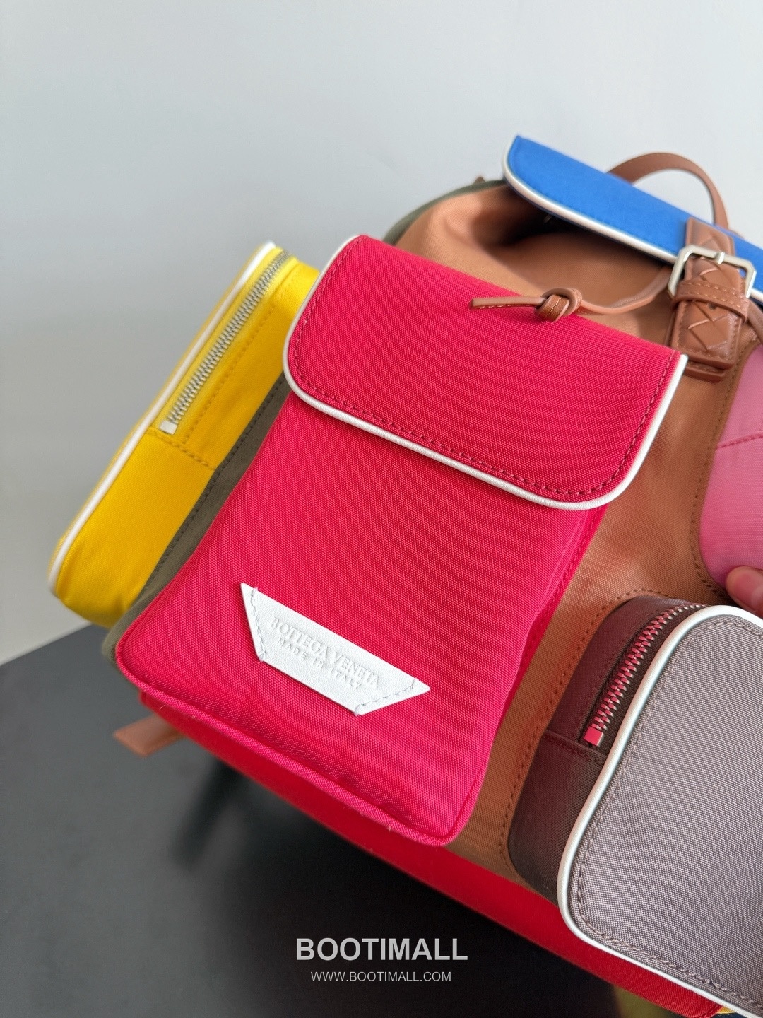 Bottega Veneta Crossroad Calfskin Leather Nylon Black Multi Pocket Backpack 보테가베네타 크로스로드 카프스킨 나일론 레더 블랙 멀티 포켓 백팩 20191980 42cm 16