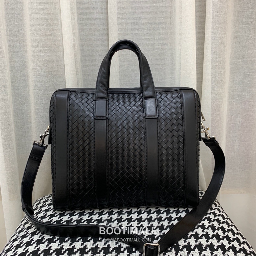 Bottega Veneta Calfskin Leather Black Silver Hardware Shoulder Bag 보테가베네타 카프스킨 레더 블랙 실버 하드웨어 숄더백 20191900 36.5cm 8