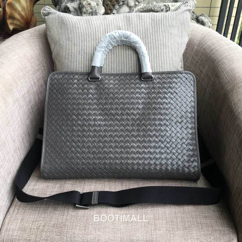 Bottega Veneta Calfskin Leather Black Top Handle Crossbody Briefcase Bag 보테가베네타 카프스킨 레더 블랙 탑핸들 크로스바디 브리프케이스백 20192000 40cm 2