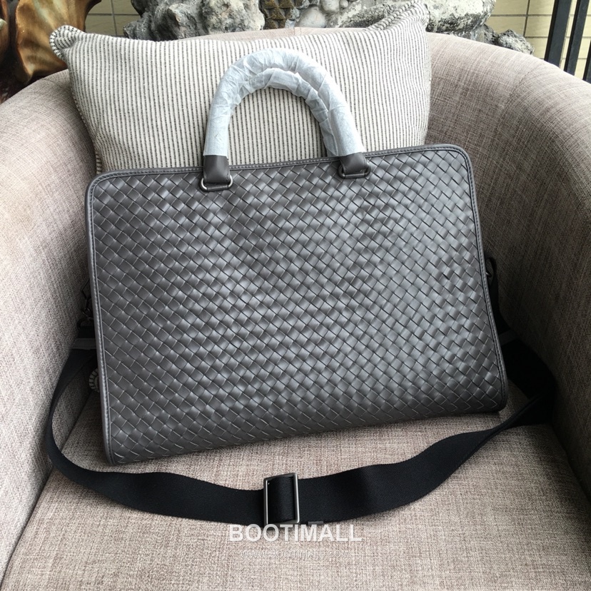 Bottega Veneta Calfskin Leather Black Top Handle Crossbody Briefcase Bag 보테가베네타 카프스킨 레더 블랙 탑핸들 크로스바디 브리프케이스백 20192000 40cm 9