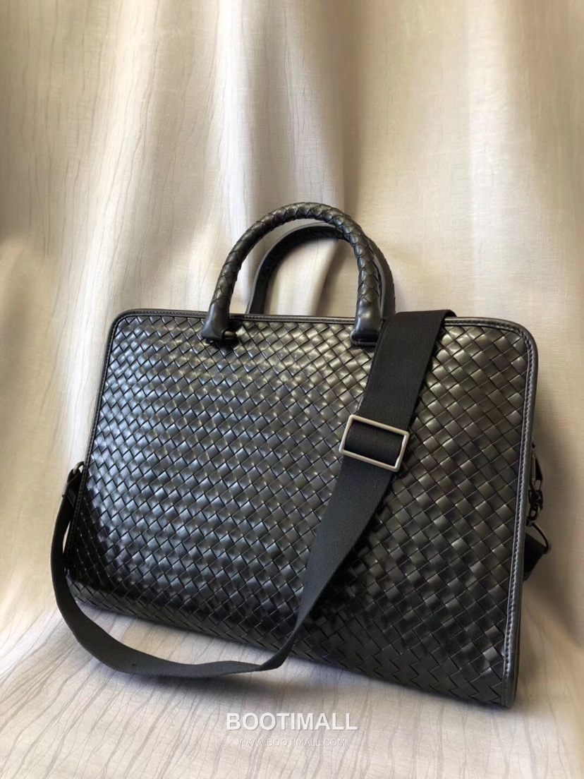 Bottega Veneta Calfskin Leather Black Top Handle Crossbody Briefcase Bag 보테가베네타 카프스킨 레더 블랙 탑핸들 크로스바디 브리프케이스백 20192000 40cm 1