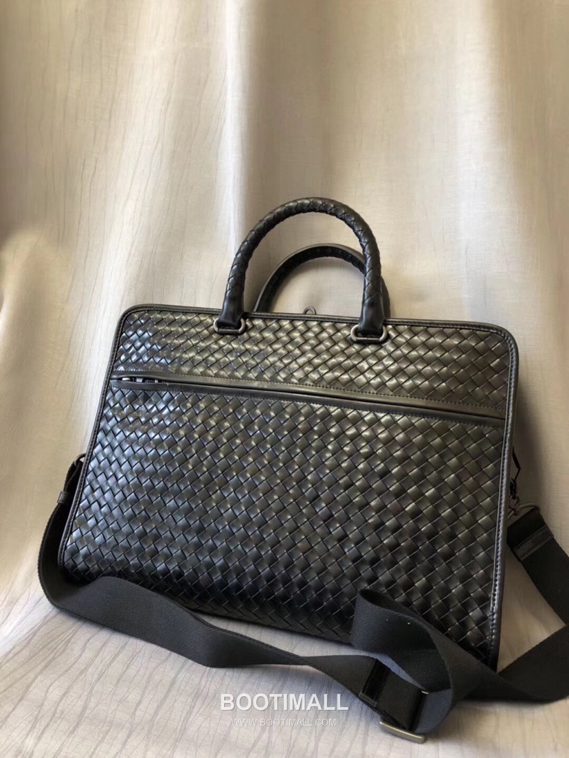 Bottega Veneta Calfskin Leather Black Top Handle Crossbody Briefcase Bag 보테가베네타 카프스킨 레더 블랙 탑핸들 크로스바디 브리프케이스백 20192000 40cm 2