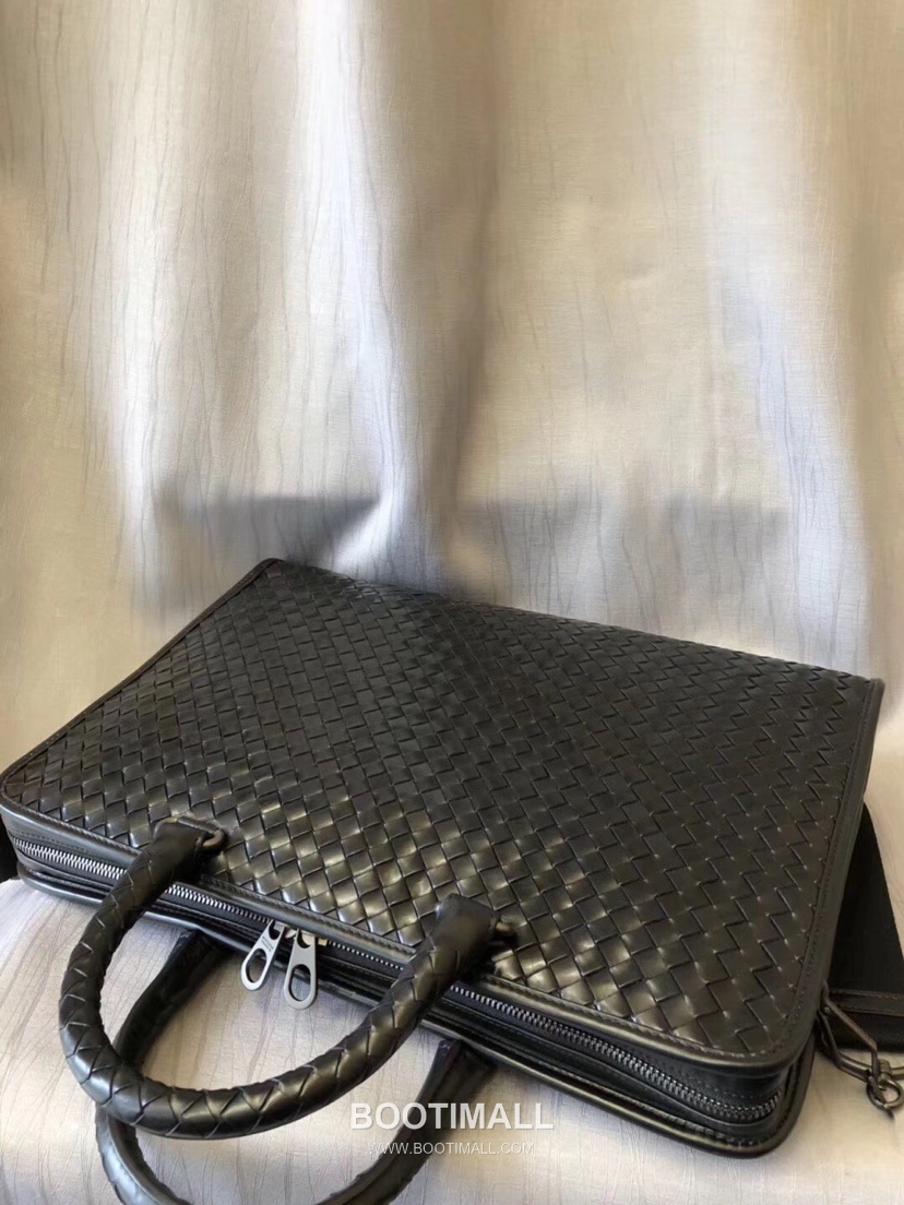 Bottega Veneta Calfskin Leather Black Top Handle Crossbody Briefcase Bag 보테가베네타 카프스킨 레더 블랙 탑핸들 크로스바디 브리프케이스백 20192000 40cm 3