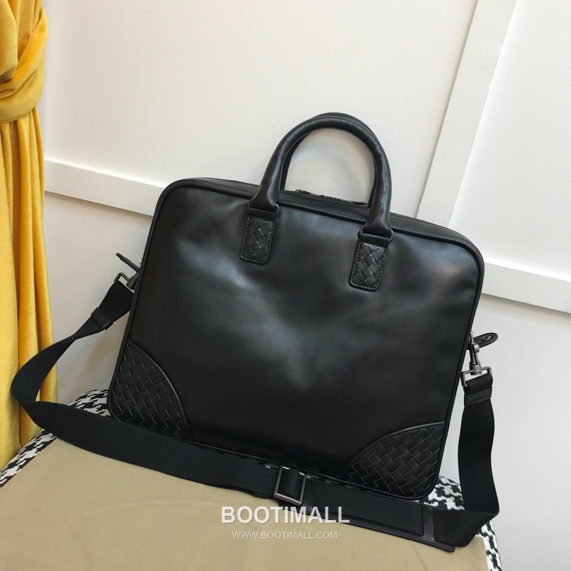 Bottega Veneta Intrecciato Calfskin Leather Black Top Handle Crossbody Briefcase Bag 보테가베네타 인트레치아토 카프스킨 레더 블랙 탑핸들 크로스바디 브리프케이스백 20191800 38cm 2