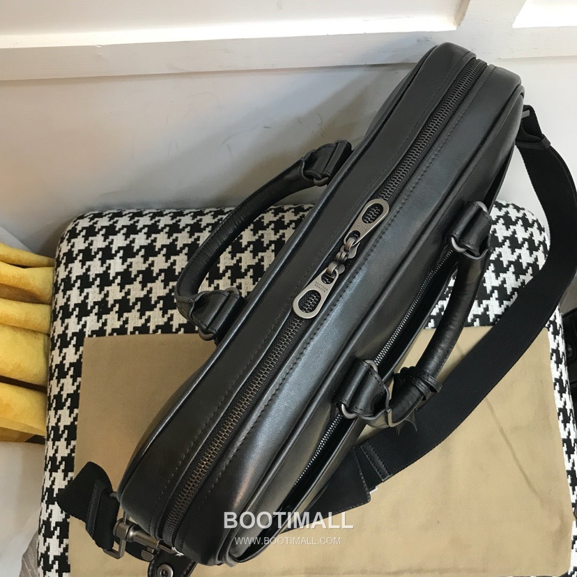 Bottega Veneta Intrecciato Calfskin Leather Black Top Handle Crossbody Briefcase Bag 보테가베네타 인트레치아토 카프스킨 레더 블랙 탑핸들 크로스바디 브리프케이스백 20191800 38cm 5