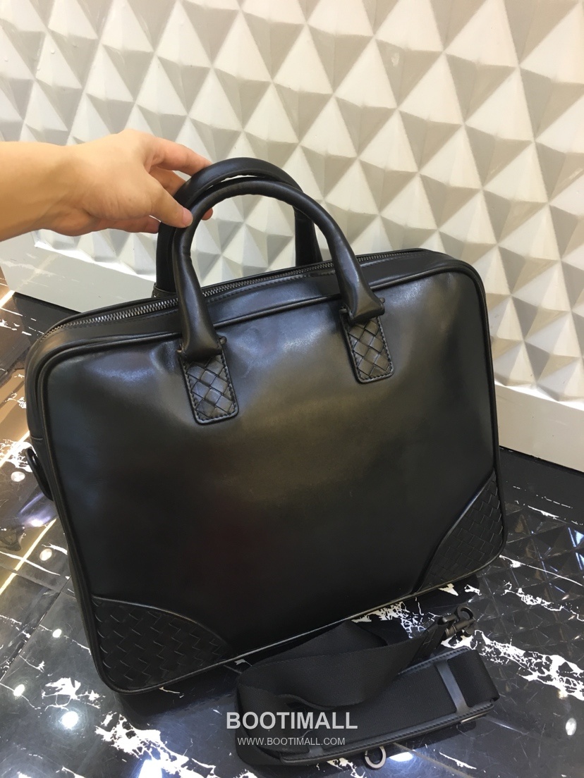 Bottega Veneta Intrecciato Calfskin Leather Black Top Handle Crossbody Briefcase Bag 보테가베네타 인트레치아토 카프스킨 레더 블랙 탑핸들 크로스바디 브리프케이스백 20191800 38cm 11