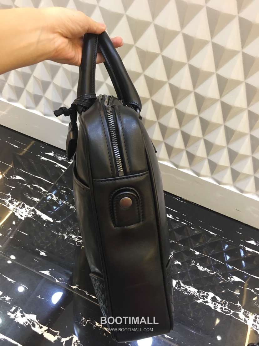 Bottega Veneta Intrecciato Calfskin Leather Black Top Handle Crossbody Briefcase Bag 보테가베네타 인트레치아토 카프스킨 레더 블랙 탑핸들 크로스바디 브리프케이스백 20191800 38cm 12