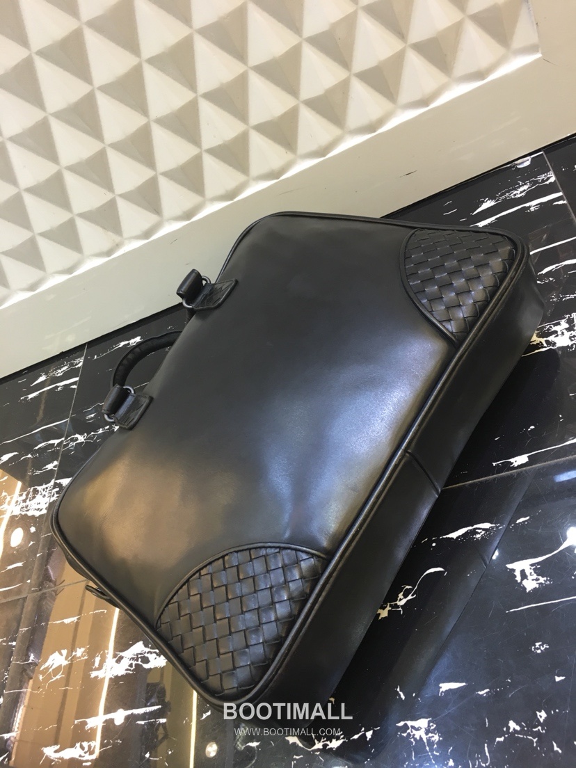 Bottega Veneta Intrecciato Calfskin Leather Black Top Handle Crossbody Briefcase Bag 보테가베네타 인트레치아토 카프스킨 레더 블랙 탑핸들 크로스바디 브리프케이스백 20191800 38cm 13