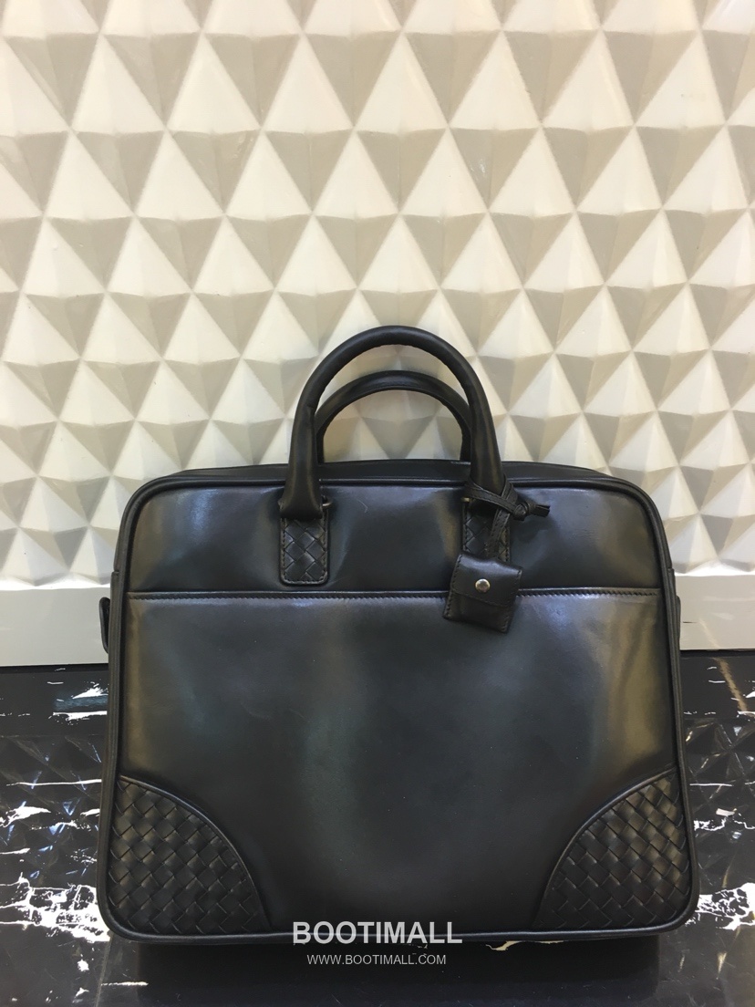 Bottega Veneta Intrecciato Calfskin Leather Black Top Handle Crossbody Briefcase Bag 보테가베네타 인트레치아토 카프스킨 레더 블랙 탑핸들 크로스바디 브리프케이스백 20191800 38cm 16