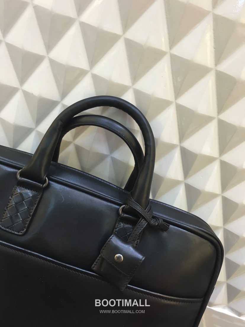 Bottega Veneta Intrecciato Calfskin Leather Black Top Handle Crossbody Briefcase Bag 보테가베네타 인트레치아토 카프스킨 레더 블랙 탑핸들 크로스바디 브리프케이스백 20191800 38cm 18