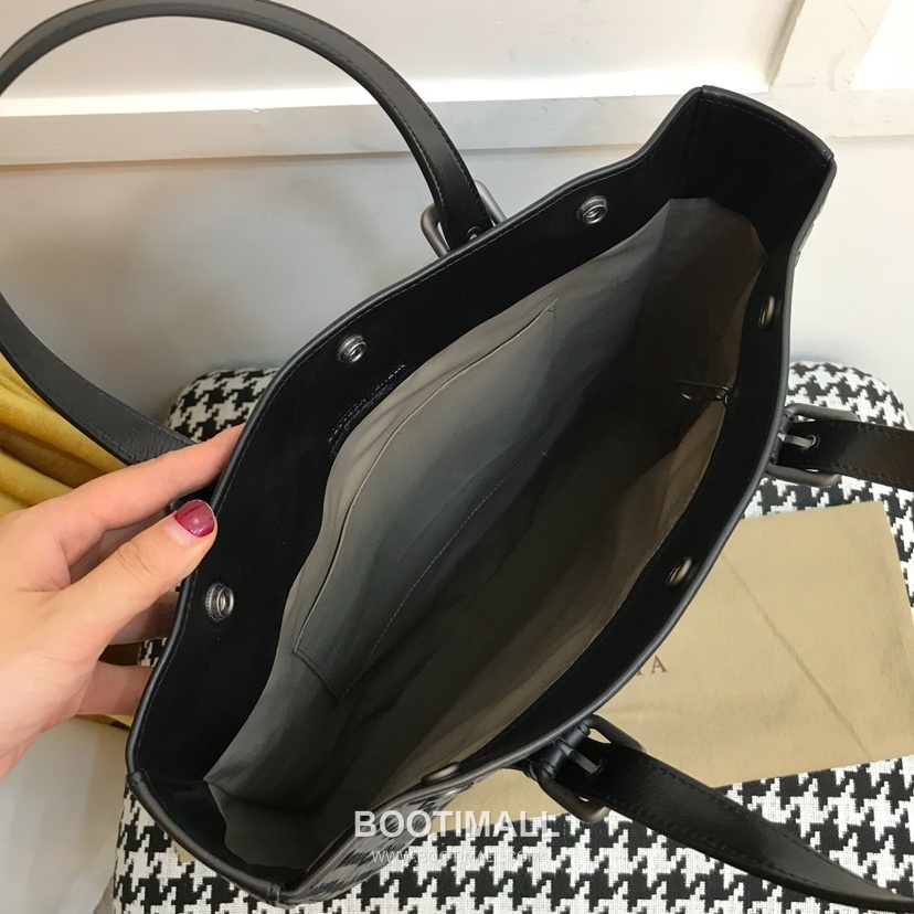 Bottega Veneta Calfskin Leather Black Adjustable Top Handle Tote Bag 보테가베네타 카프스킨 레더 블랙 조절형 탑핸들 토트백 20191800 37cm 6