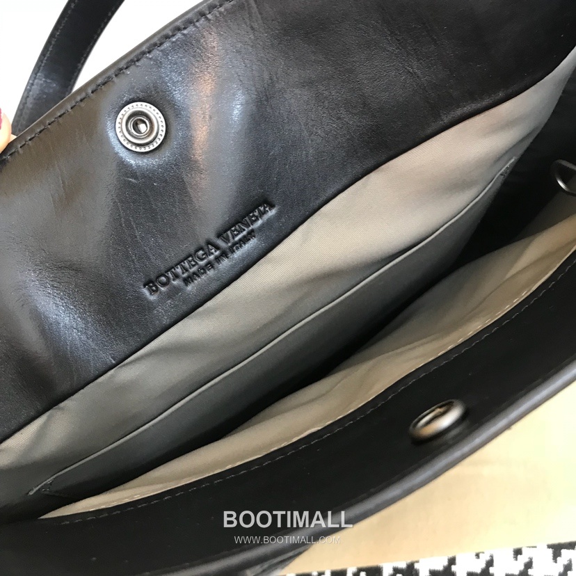 Bottega Veneta Calfskin Leather Black Adjustable Top Handle Tote Bag 보테가베네타 카프스킨 레더 블랙 조절형 탑핸들 토트백 20191800 37cm 7