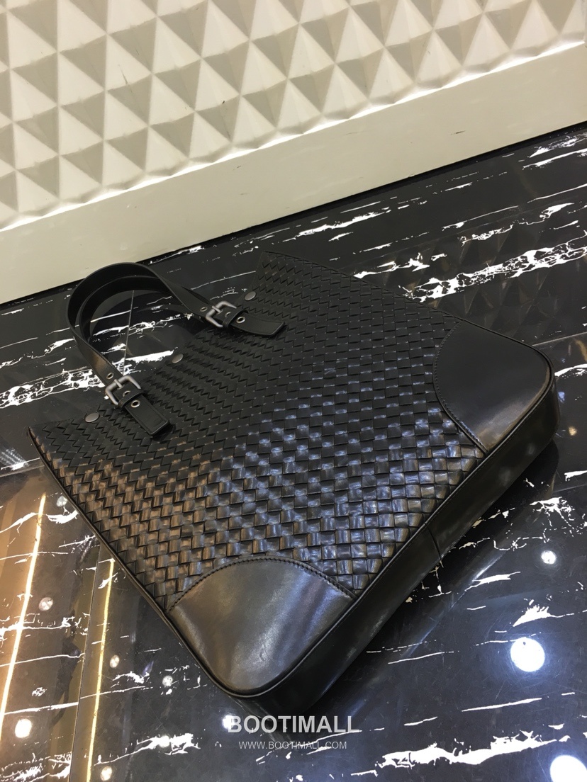 Bottega Veneta Calfskin Leather Black Adjustable Top Handle Tote Bag 보테가베네타 카프스킨 레더 블랙 조절형 탑핸들 토트백 20191800 37cm 13