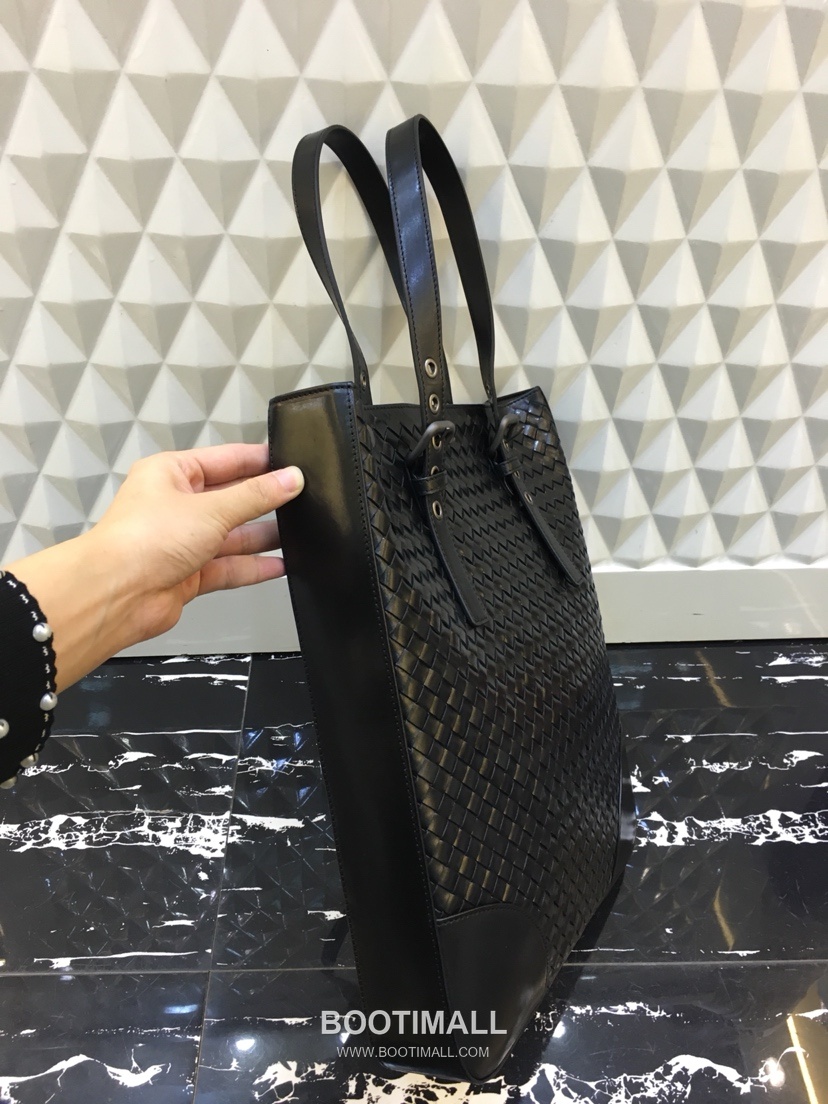 Bottega Veneta Calfskin Leather Black Adjustable Top Handle Tote Bag 보테가베네타 카프스킨 레더 블랙 조절형 탑핸들 토트백 20191800 37cm 17