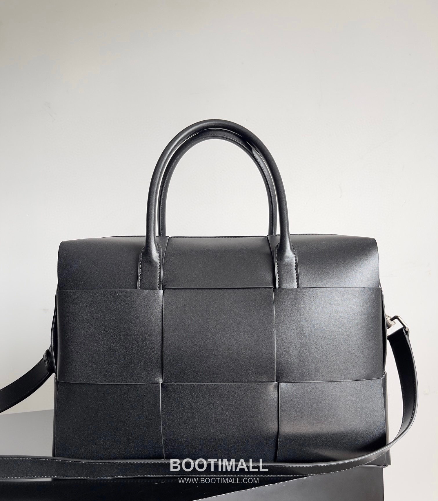 Bottega Veneta Intrecciato Calfskin Leather Black Top Handle Crossbody Briefcase Bag 보테가베네타 인트레치아토 카프스킨 레더 블랙 탑핸들 크로스바디 브리프케이스백 20191800 36cm 1