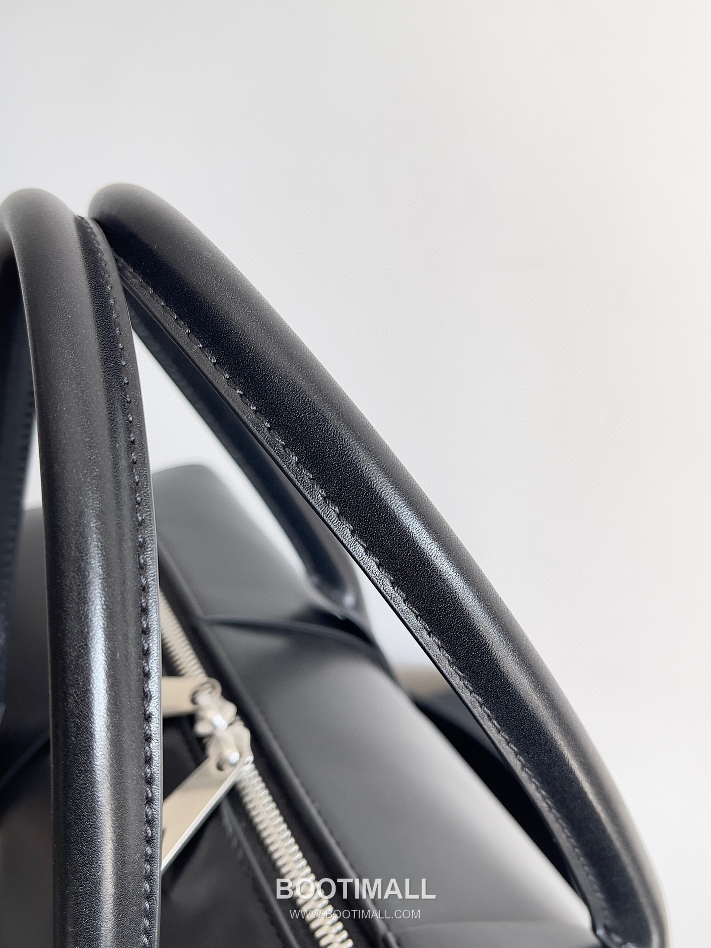 Bottega Veneta Intrecciato Calfskin Leather Black Top Handle Crossbody Briefcase Bag 보테가베네타 인트레치아토 카프스킨 레더 블랙 탑핸들 크로스바디 브리프케이스백 20191800 36cm 2