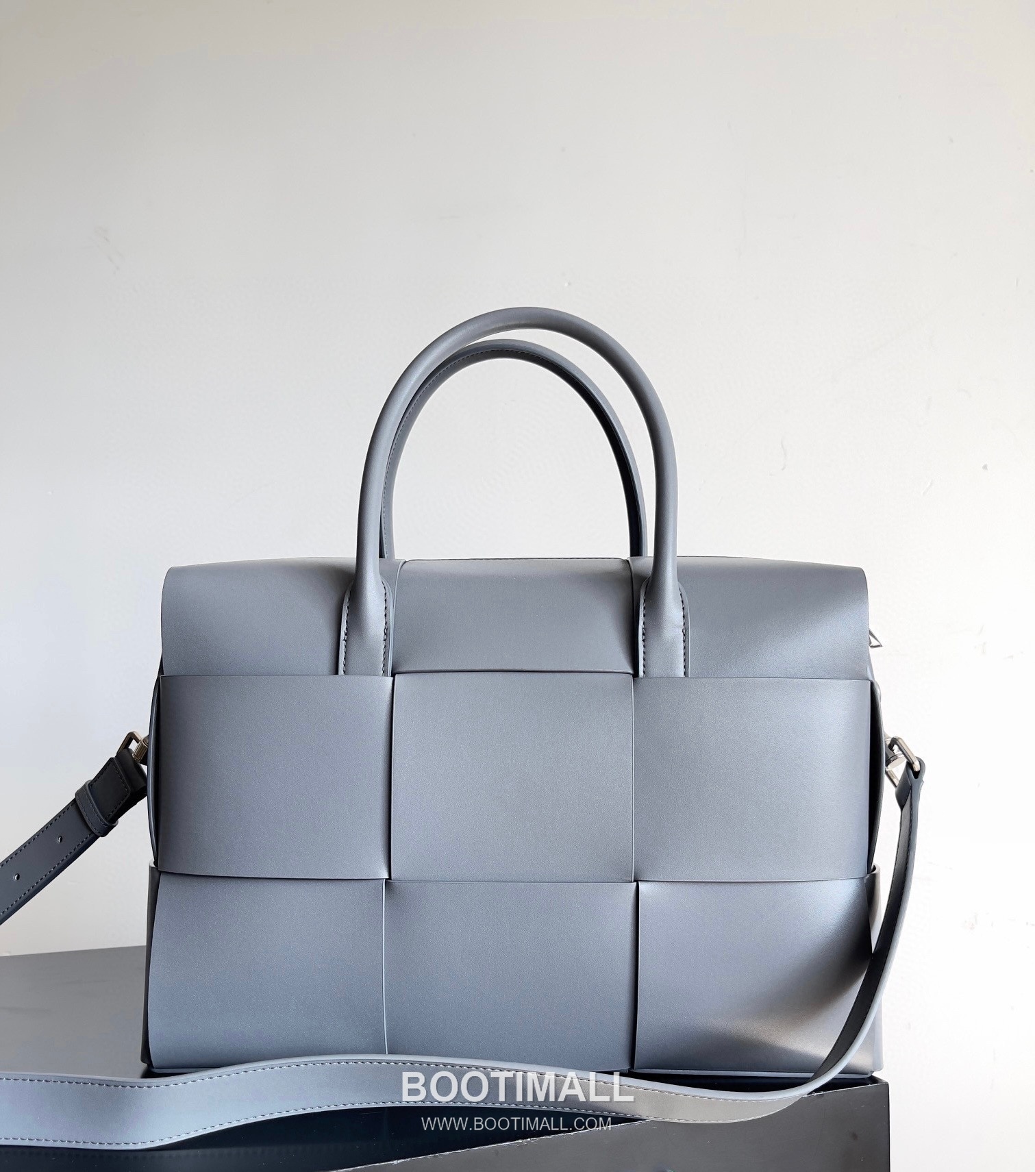 Bottega Veneta Intrecciato Calfskin Leather Black Top Handle Crossbody Briefcase Bag 보테가베네타 인트레치아토 카프스킨 레더 블랙 탑핸들 크로스바디 브리프케이스백 20191800 36cm 1