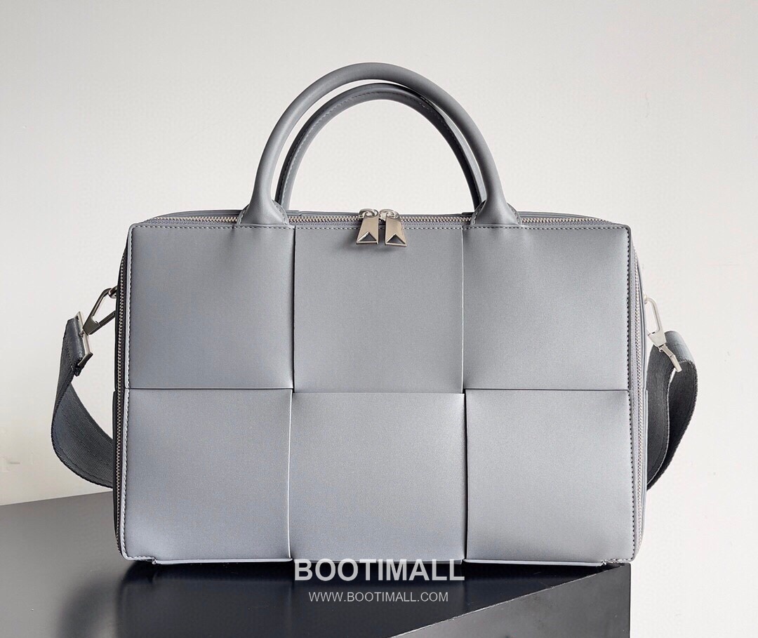 Bottega Veneta Intrecciato Calfskin Leather Black Top Handle Crossbody Briefcase Bag 보테가베네타 인트레치아토 카프스킨 레더 블랙 탑핸들 크로스바디 브리프케이스백 20191800 36cm 1