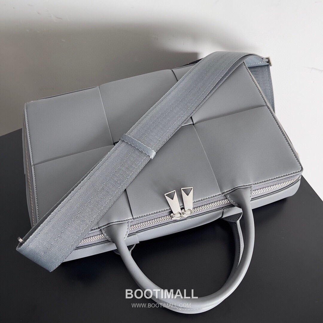 Bottega Veneta Intrecciato Calfskin Leather Black Top Handle Crossbody Briefcase Bag 보테가베네타 인트레치아토 카프스킨 레더 블랙 탑핸들 크로스바디 브리프케이스백 20191800 36cm 7