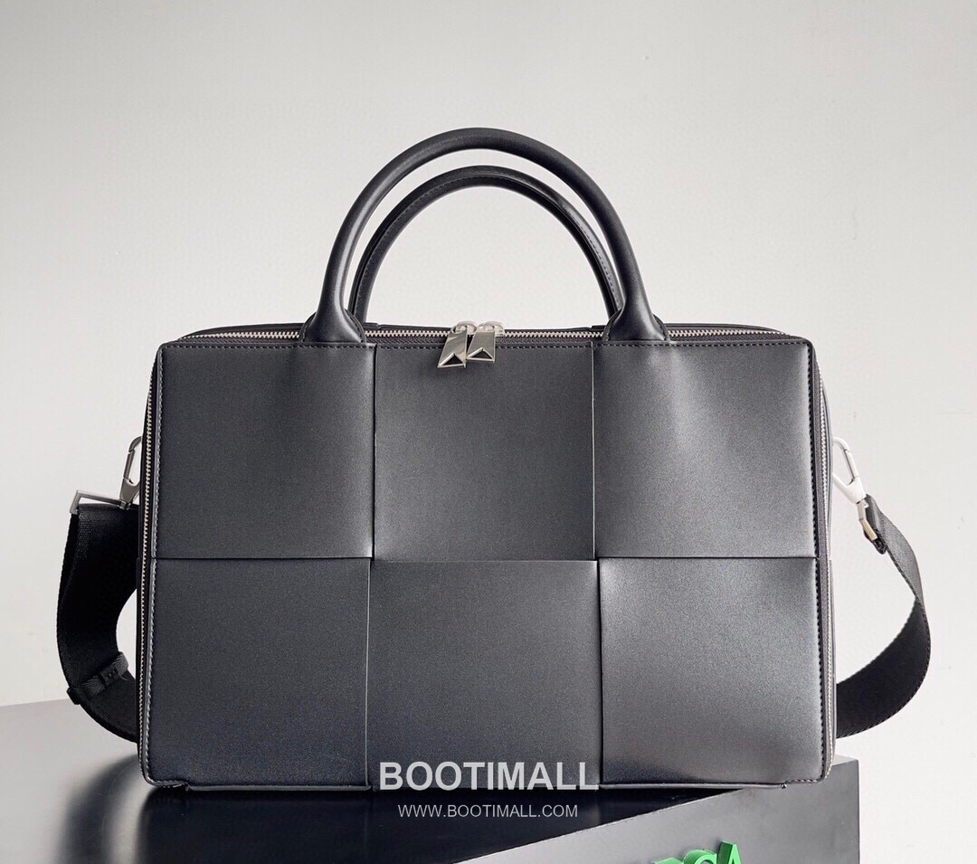 Bottega Veneta Intrecciato Calfskin Leather Black Top Handle Crossbody Briefcase Bag 보테가베네타 인트레치아토 카프스킨 레더 블랙 탑핸들 크로스바디 브리프케이스백 20191800 36cm 1
