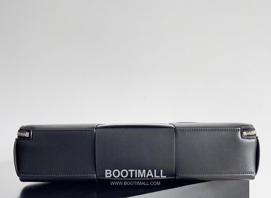 Bottega Veneta Intrecciato Calfskin Leather Black Top Handle Crossbody Briefcase Bag 보테가베네타 인트레치아토 카프스킨 레더 블랙 탑핸들 크로스바디 브리프케이스백 20191800 36cm 4