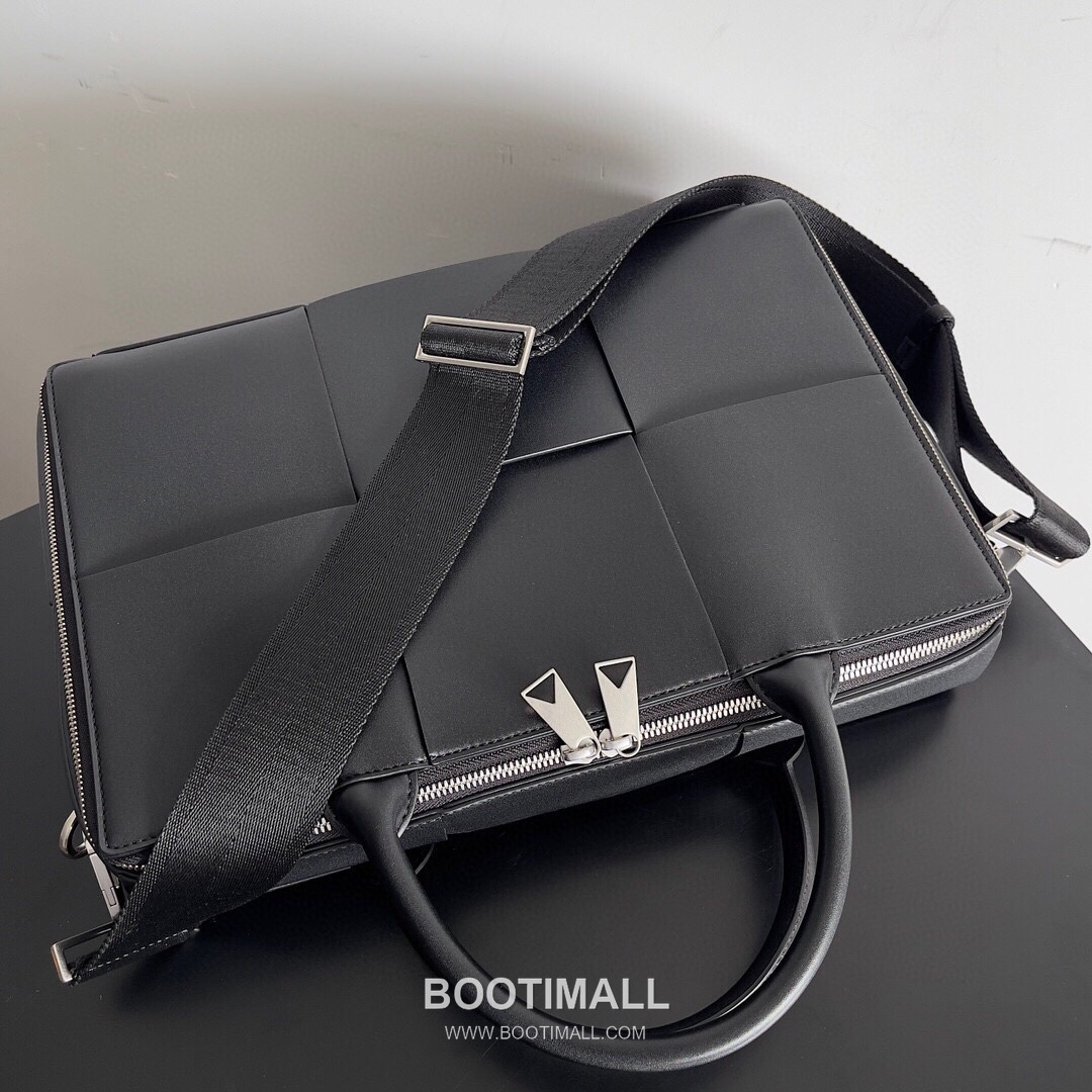 Bottega Veneta Intrecciato Calfskin Leather Black Top Handle Crossbody Briefcase Bag 보테가베네타 인트레치아토 카프스킨 레더 블랙 탑핸들 크로스바디 브리프케이스백 20191800 36cm 8