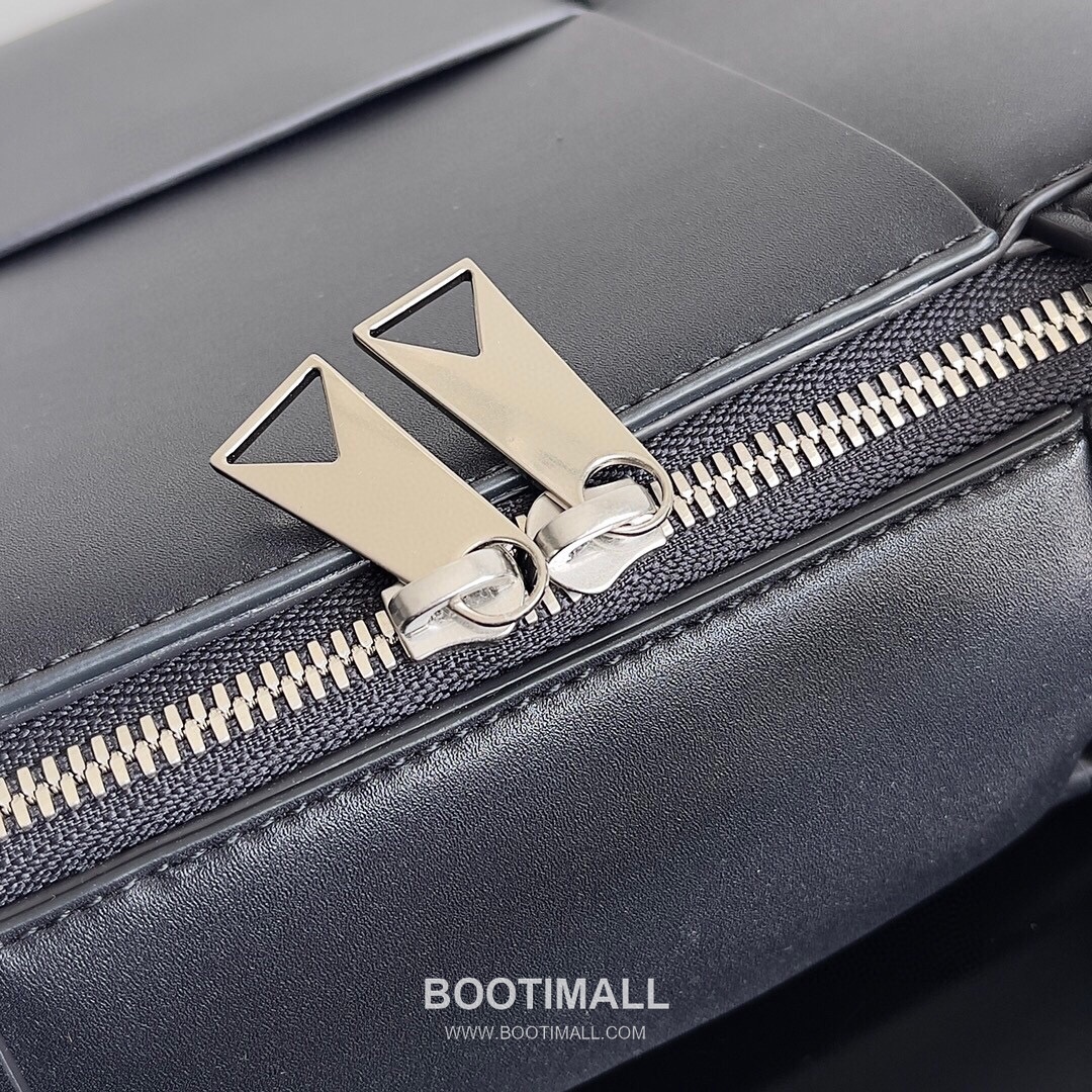 Bottega Veneta Intrecciato Calfskin Leather Black Top Handle Crossbody Briefcase Bag 보테가베네타 인트레치아토 카프스킨 레더 블랙 탑핸들 크로스바디 브리프케이스백 20191800 36cm 5