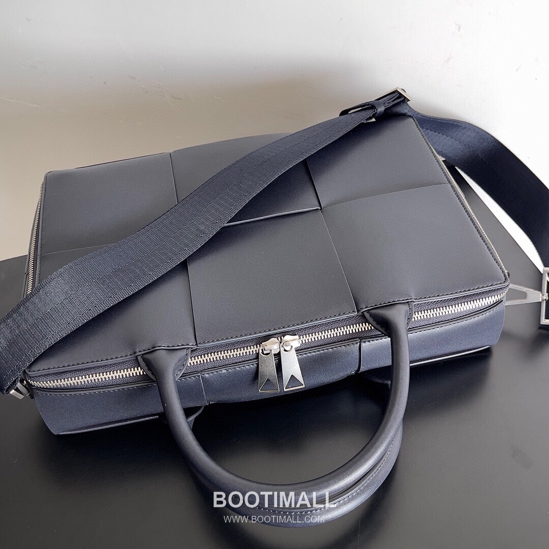 Bottega Veneta Intrecciato Calfskin Leather Black Top Handle Crossbody Briefcase Bag 보테가베네타 인트레치아토 카프스킨 레더 블랙 탑핸들 크로스바디 브리프케이스백 20191800 36cm 7