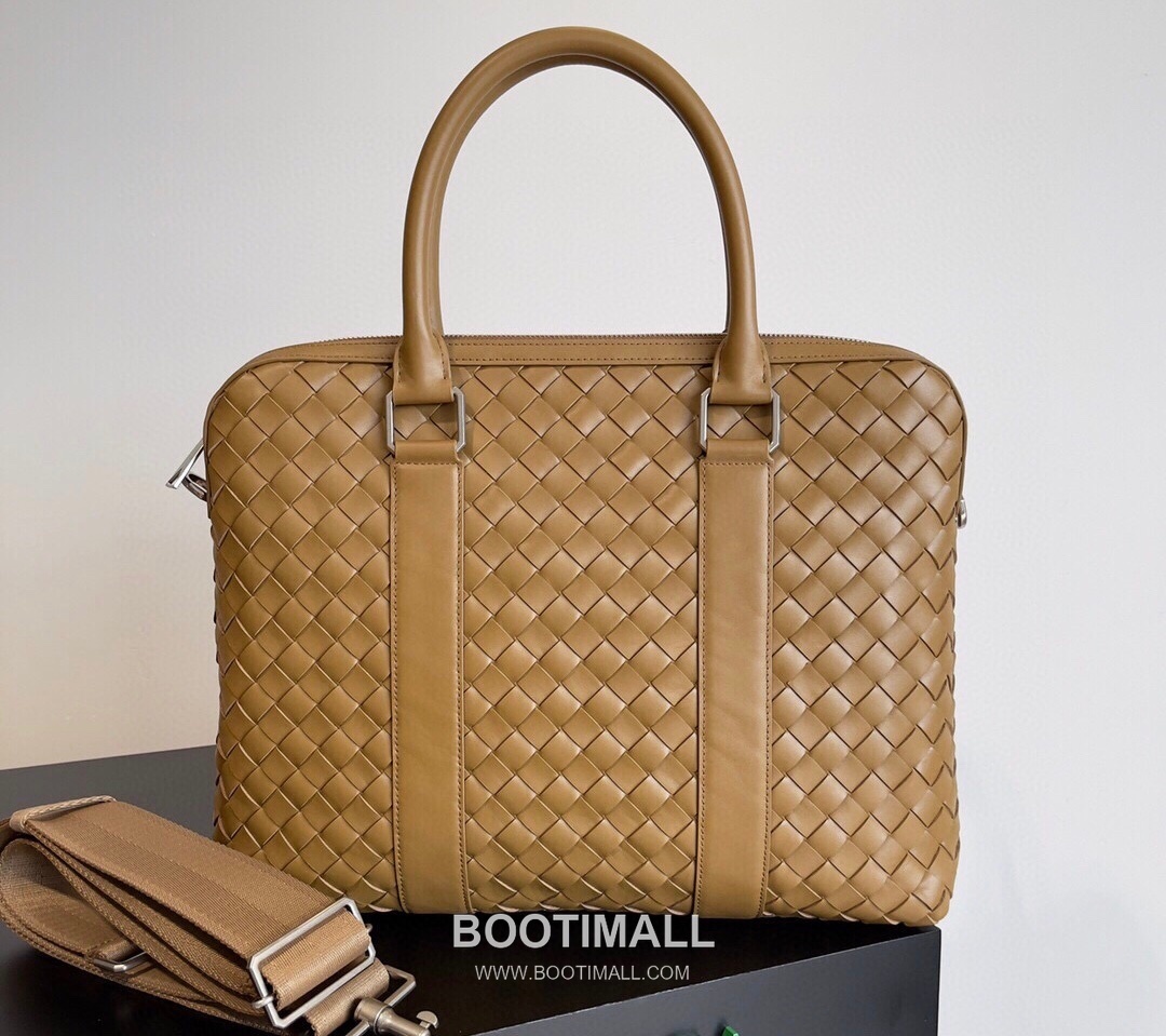 Bottega Veneta Intrecciato Calfskin Leather Black Top Handle Crossbody Briefcase Bag 보테가베네타 인트레치아토 카프스킨 레더 블랙 탑핸들 크로스바디 브리프케이스백 20191800 39cm 1