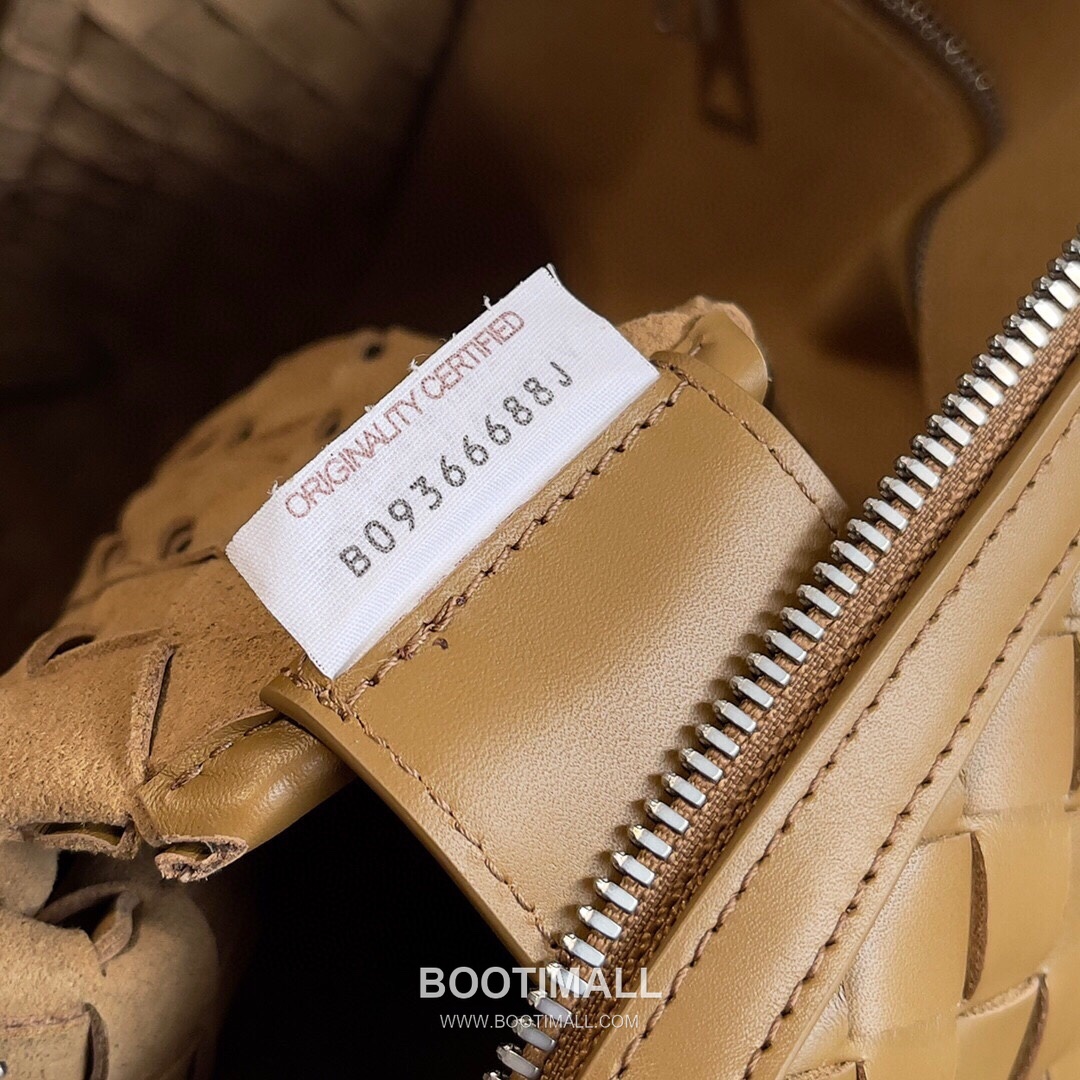 Bottega Veneta Intrecciato Calfskin Leather Black Top Handle Crossbody Briefcase Bag 보테가베네타 인트레치아토 카프스킨 레더 블랙 탑핸들 크로스바디 브리프케이스백 20191800 39cm 5