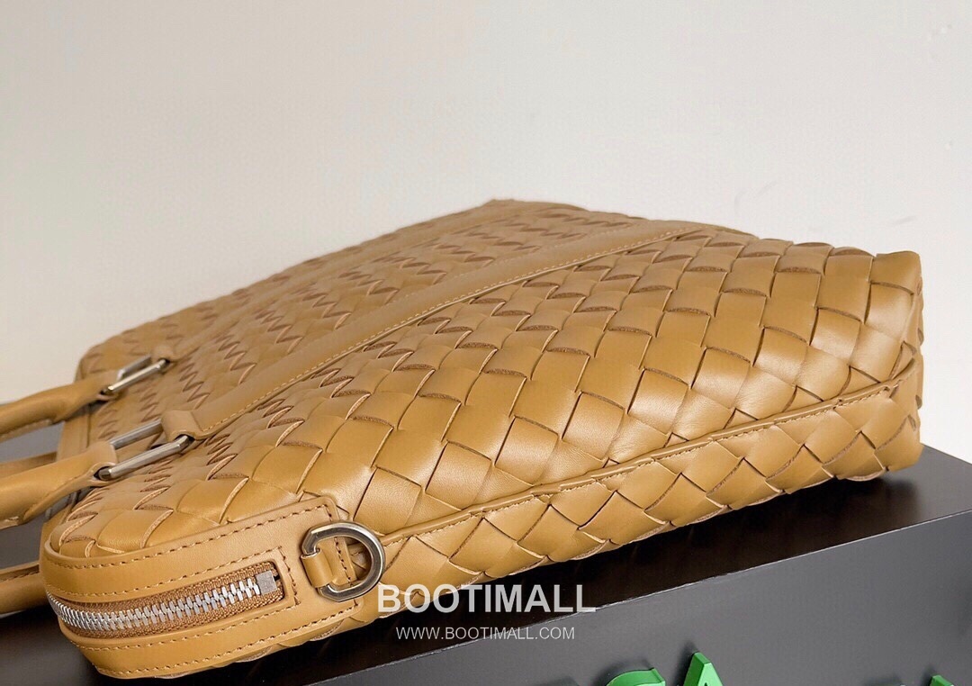 Bottega Veneta Intrecciato Calfskin Leather Black Top Handle Crossbody Briefcase Bag 보테가베네타 인트레치아토 카프스킨 레더 블랙 탑핸들 크로스바디 브리프케이스백 20191800 39cm 6