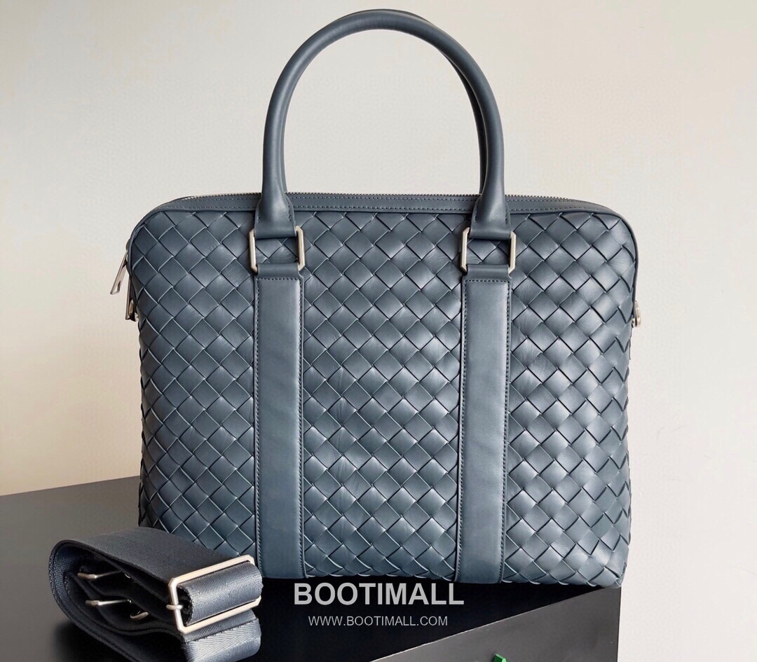 Bottega Veneta Intrecciato Calfskin Leather Black Top Handle Crossbody Briefcase Bag 보테가베네타 인트레치아토 카프스킨 레더 블랙 탑핸들 크로스바디 브리프케이스백 20191800 39cm 1