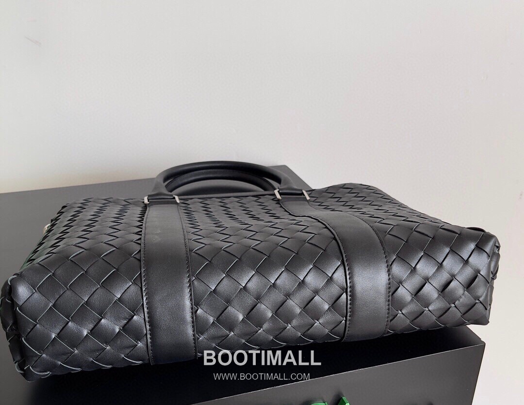 Bottega Veneta Intrecciato Calfskin Leather Black Top Handle Crossbody Briefcase Bag 보테가베네타 인트레치아토 카프스킨 레더 블랙 탑핸들 크로스바디 브리프케이스백 20191800 39cm 3