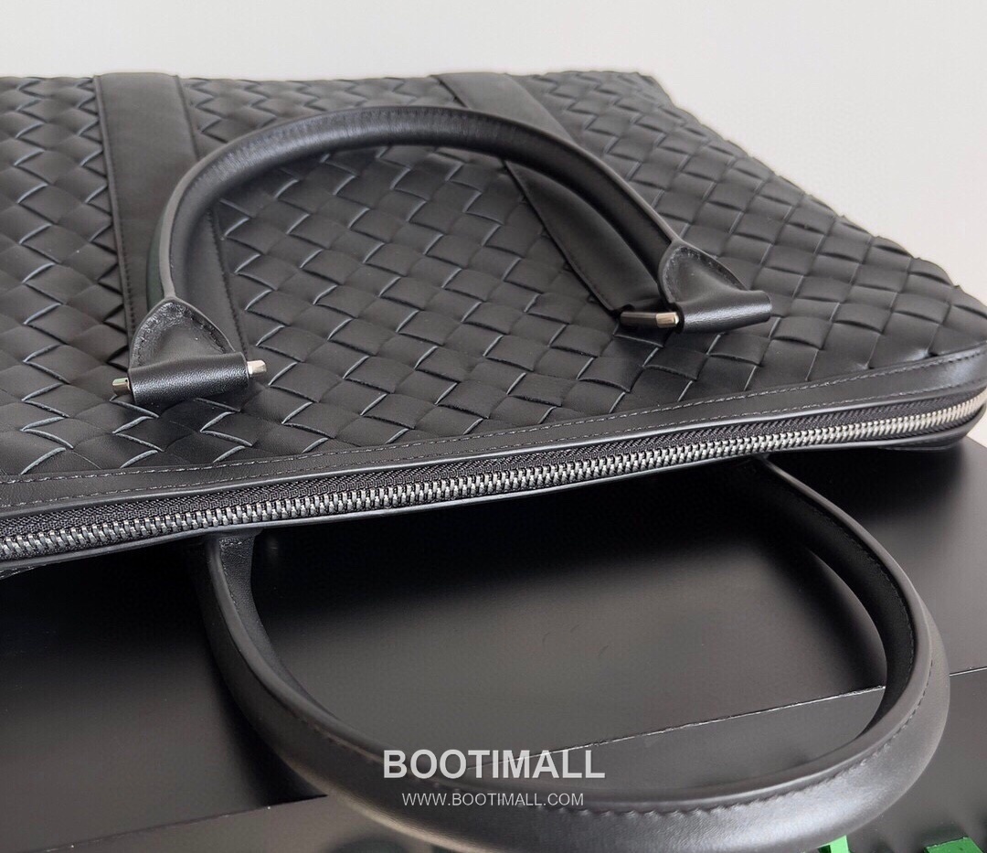 Bottega Veneta Intrecciato Calfskin Leather Black Top Handle Crossbody Briefcase Bag 보테가베네타 인트레치아토 카프스킨 레더 블랙 탑핸들 크로스바디 브리프케이스백 20191800 39cm 6