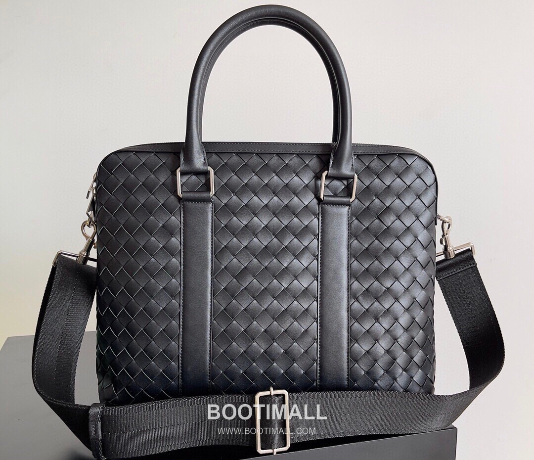 Bottega Veneta Intrecciato Calfskin Leather Black Top Handle Crossbody Briefcase Bag 보테가베네타 인트레치아토 카프스킨 레더 블랙 탑핸들 크로스바디 브리프케이스백 20191800 39cm 7