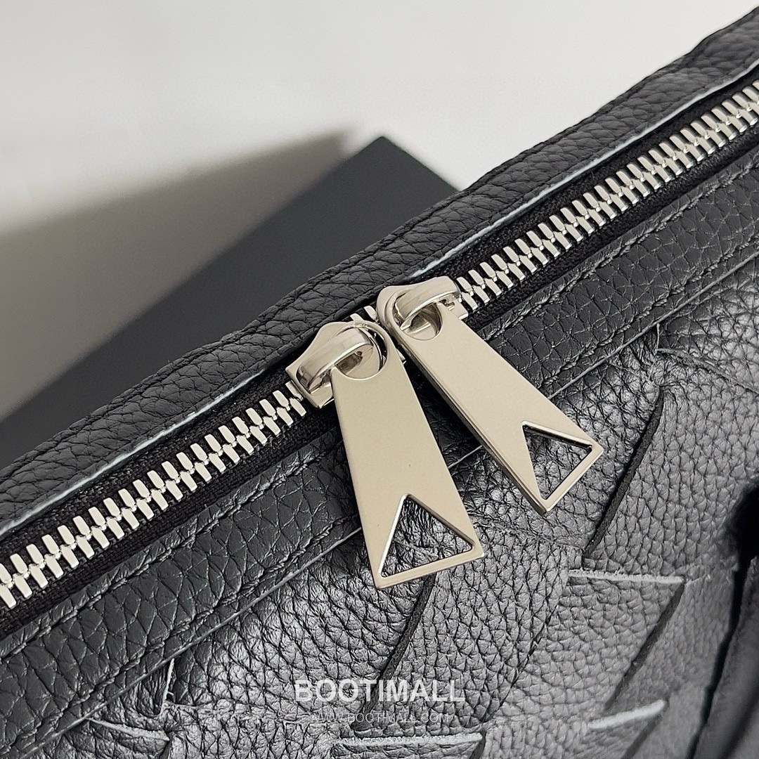 Bottega Veneta Intrecciato Grained Calfskin Leather Black Silver Hardware Briefcase Bag 보테가베네타 인트레치아토 그레인 카프스킨 레더 블랙 실버 하드웨어 브리프케이스백 36cm 10