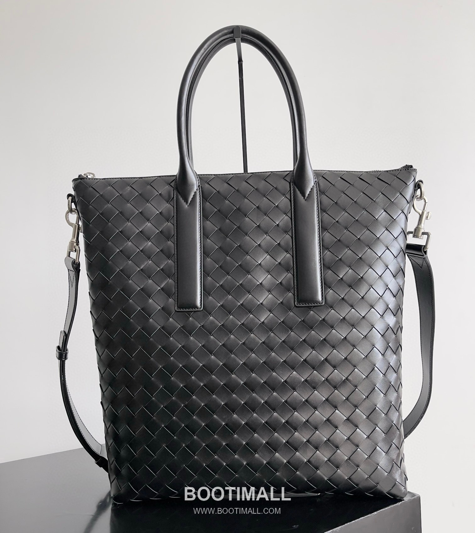 Bottega Veneta Intrecciato Calfskin Leather Black Top Handle Crossbody Tote Bag 보테가베네타 인트레치아토 카프스킨 레더 블랙 탑핸들 크로스바디 토트백 20191780 39cm 5