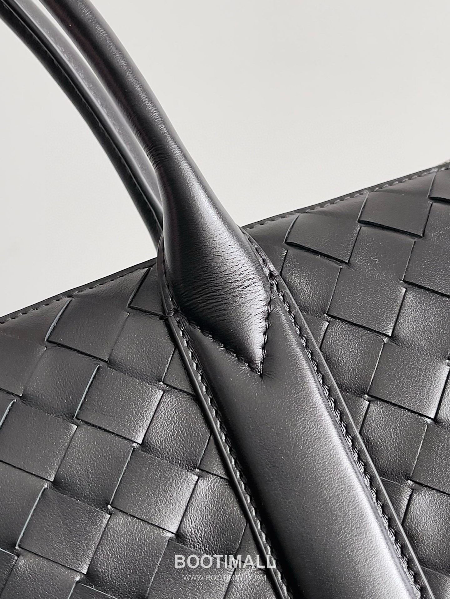 Bottega Veneta Intrecciato Calfskin Leather Black Top Handle Crossbody Tote Bag 보테가베네타 인트레치아토 카프스킨 레더 블랙 탑핸들 크로스바디 토트백 20191780 39cm 8