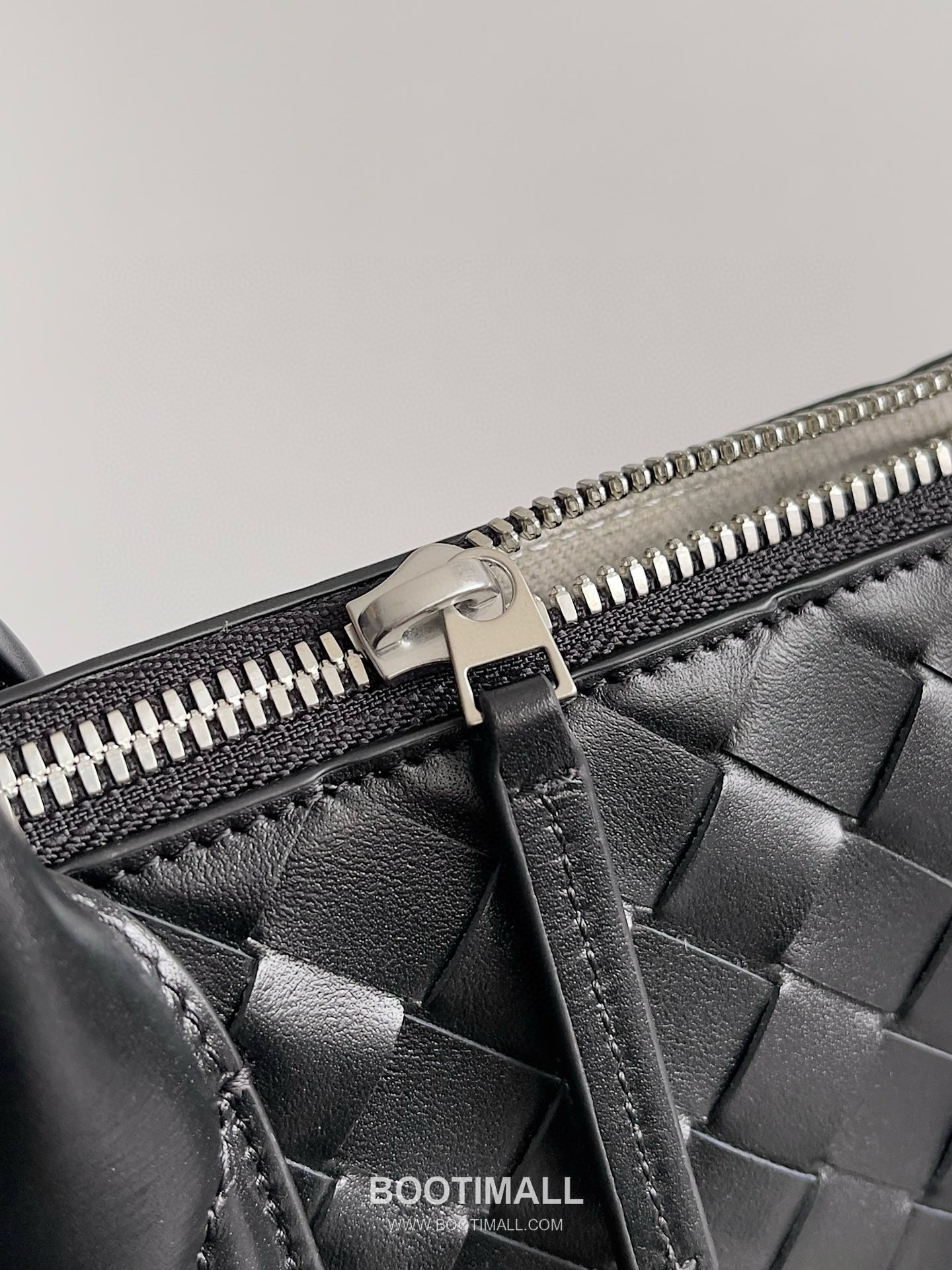 Bottega Veneta Intrecciato Calfskin Leather Black Top Handle Crossbody Tote Bag 보테가베네타 인트레치아토 카프스킨 레더 블랙 탑핸들 크로스바디 토트백 20191780 39cm 10