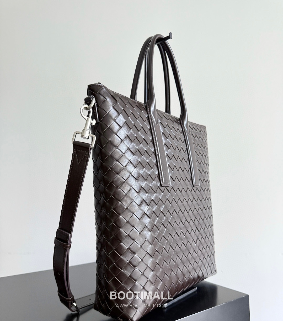 Bottega Veneta Intrecciato Calfskin Leather Black Top Handle Crossbody Tote Bag 보테가베네타 인트레치아토 카프스킨 레더 블랙 탑핸들 크로스바디 토트백 20191780 39cm 7