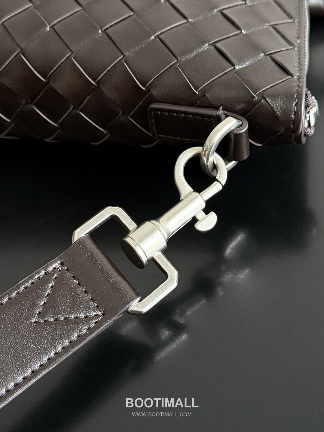 Bottega Veneta Intrecciato Calfskin Leather Black Top Handle Crossbody Tote Bag 보테가베네타 인트레치아토 카프스킨 레더 블랙 탑핸들 크로스바디 토트백 20191780 39cm 10