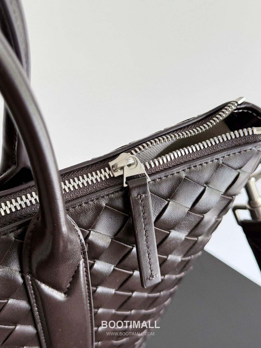 Bottega Veneta Intrecciato Calfskin Leather Black Top Handle Crossbody Tote Bag 보테가베네타 인트레치아토 카프스킨 레더 블랙 탑핸들 크로스바디 토트백 20191780 39cm 11