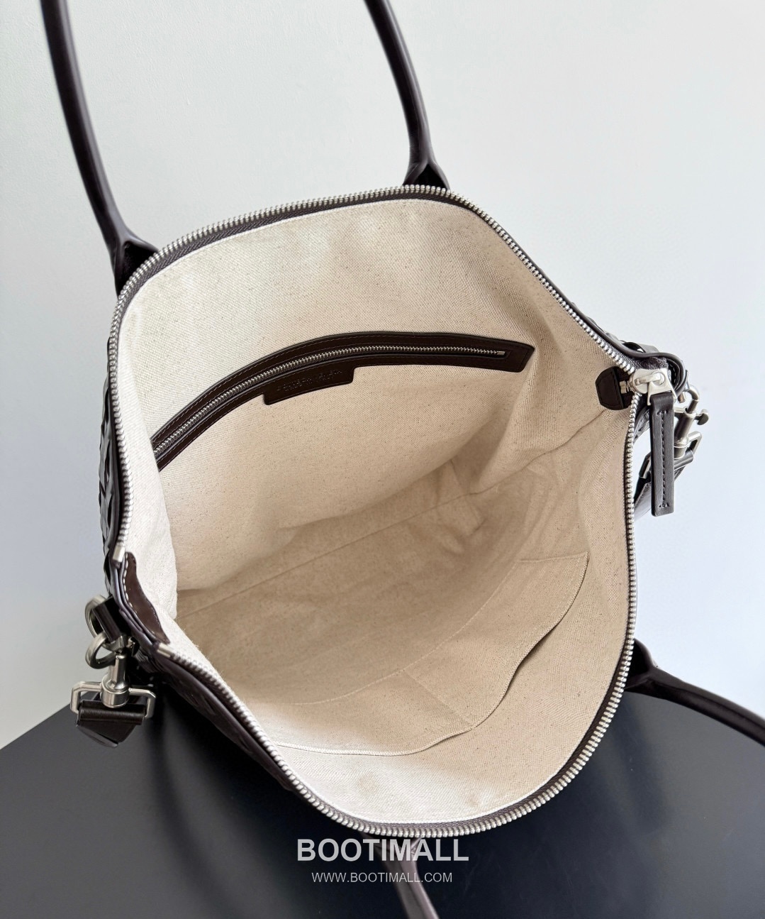 Bottega Veneta Intrecciato Calfskin Leather Black Top Handle Crossbody Tote Bag 보테가베네타 인트레치아토 카프스킨 레더 블랙 탑핸들 크로스바디 토트백 20191780 39cm 14