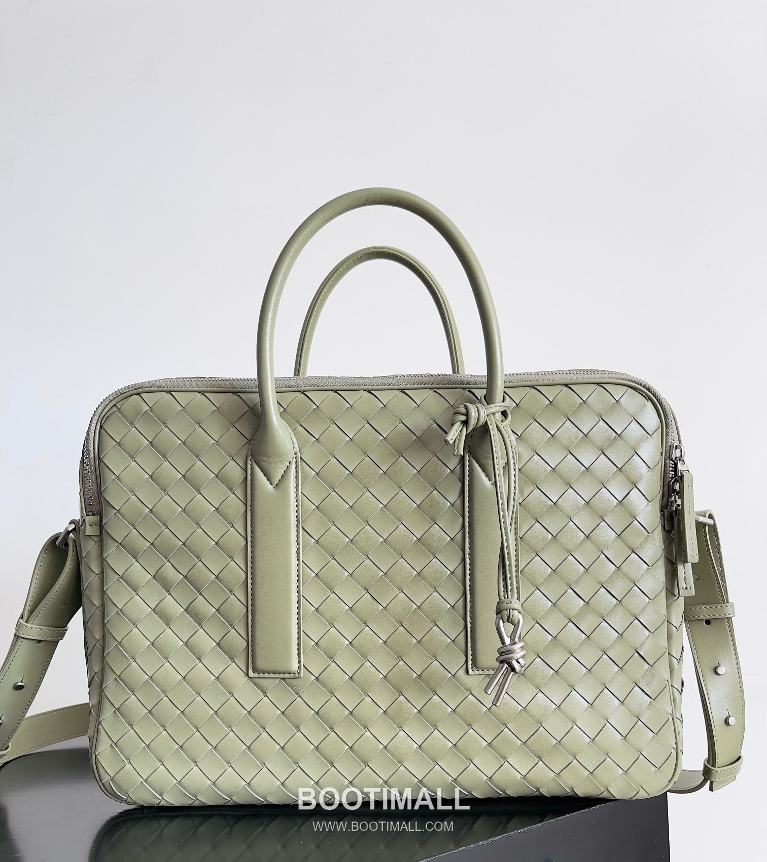Bottega Veneta GetAway Calfskin Leather Black Dual Compartment Top Handle Crossbody Briefcase Bag 보테가베네타 겟어웨이 카프스킨 레더 블랙 더블 컴파트먼트 탑핸들 크로스바디 브리프케이스백 20191980 39cm 1