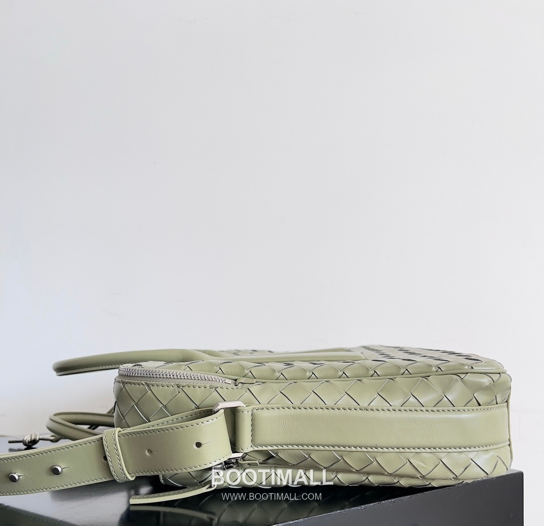 Bottega Veneta GetAway Calfskin Leather Black Dual Compartment Top Handle Crossbody Briefcase Bag 보테가베네타 겟어웨이 카프스킨 레더 블랙 더블 컴파트먼트 탑핸들 크로스바디 브리프케이스백 20191980 39cm 2