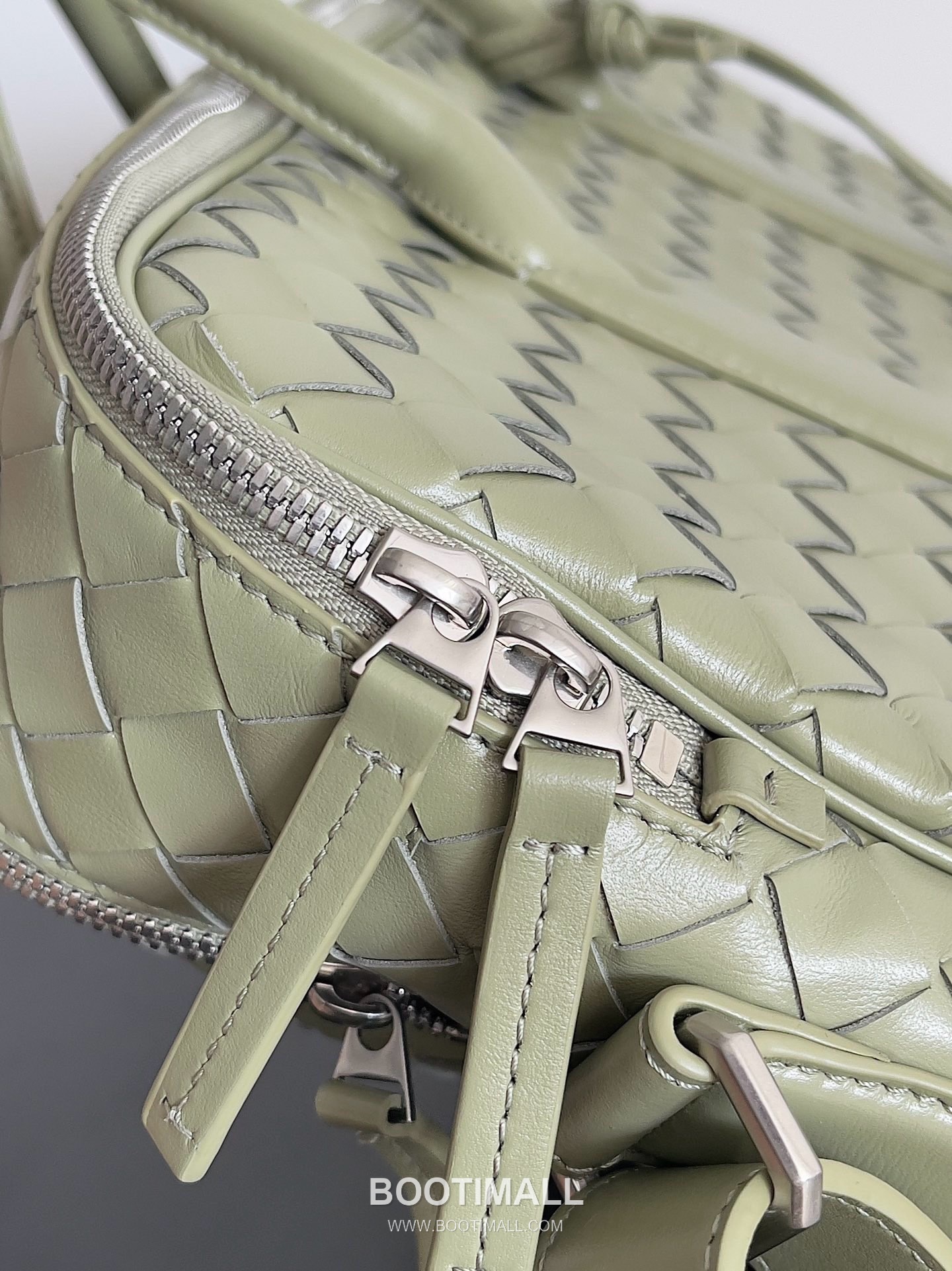 Bottega Veneta GetAway Calfskin Leather Black Dual Compartment Top Handle Crossbody Briefcase Bag 보테가베네타 겟어웨이 카프스킨 레더 블랙 더블 컴파트먼트 탑핸들 크로스바디 브리프케이스백 20191980 39cm 4