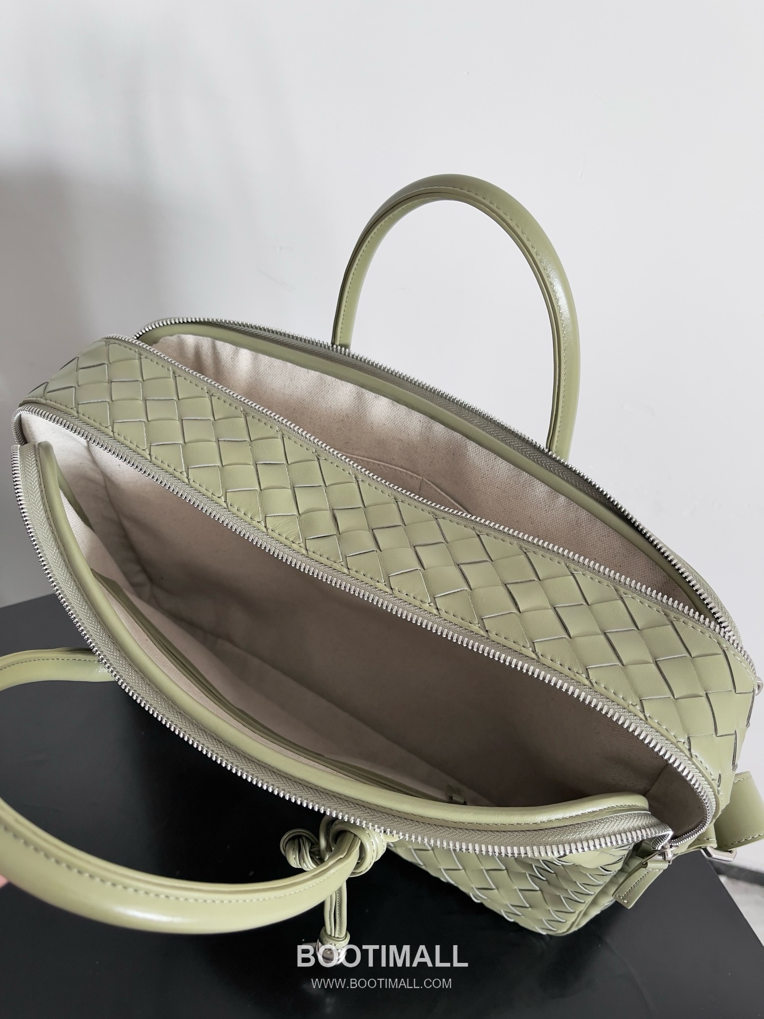 Bottega Veneta GetAway Calfskin Leather Black Dual Compartment Top Handle Crossbody Briefcase Bag 보테가베네타 겟어웨이 카프스킨 레더 블랙 더블 컴파트먼트 탑핸들 크로스바디 브리프케이스백 20191980 39cm 9