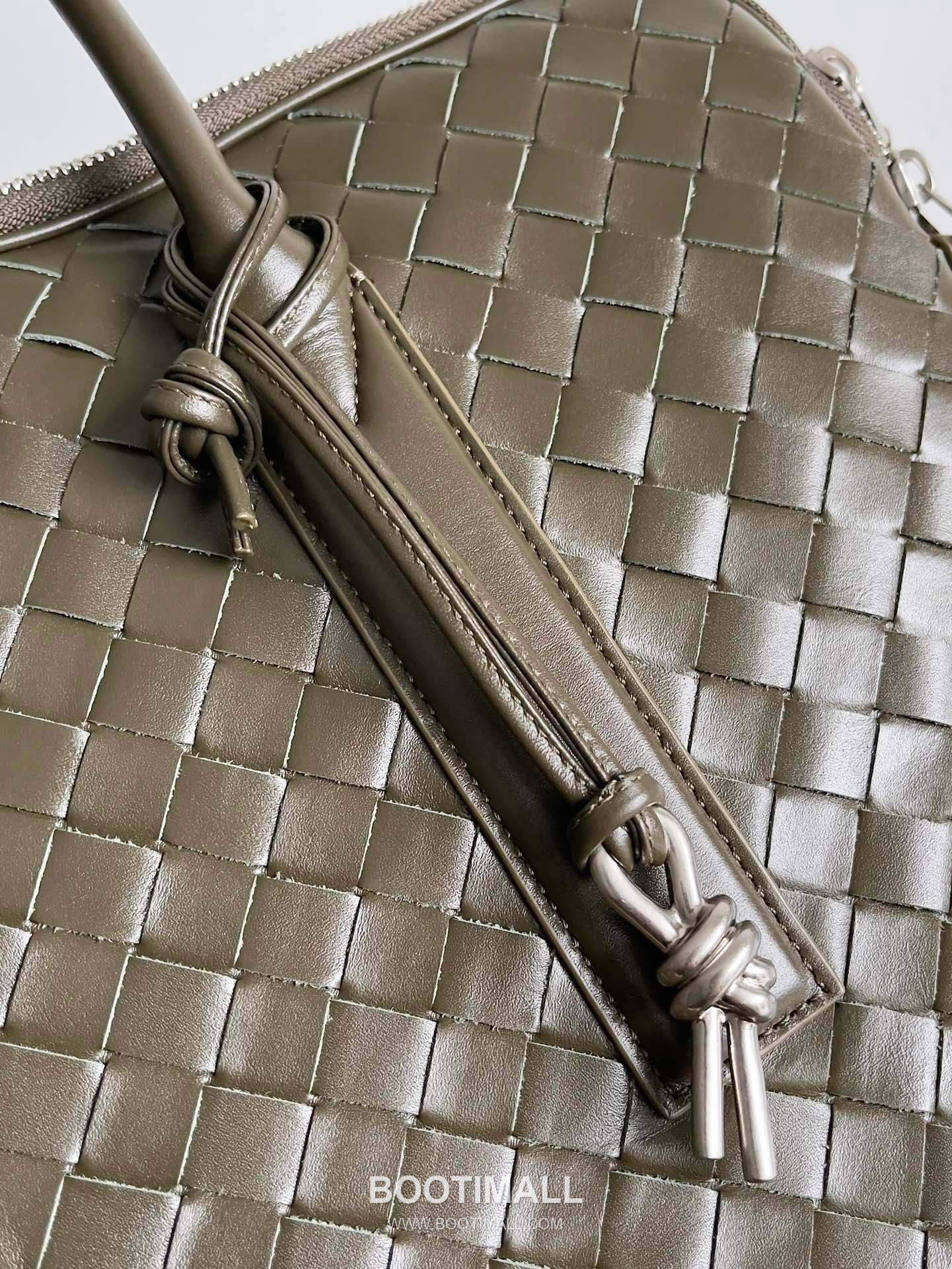 Bottega Veneta GetAway Calfskin Leather Black Dual Compartment Top Handle Crossbody Briefcase Bag 보테가베네타 겟어웨이 카프스킨 레더 블랙 더블 컴파트먼트 탑핸들 크로스바디 브리프케이스백 20191980 39cm 3