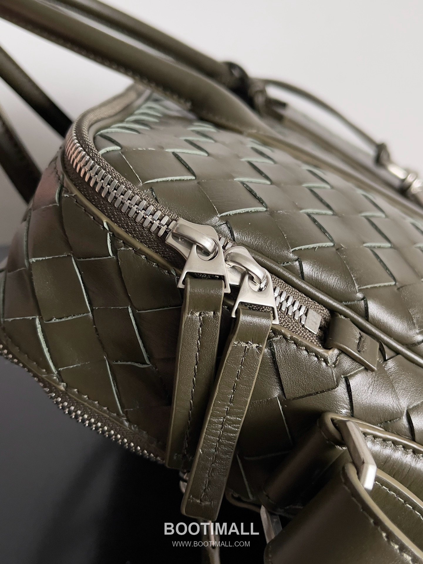 Bottega Veneta GetAway Calfskin Leather Black Dual Compartment Top Handle Crossbody Briefcase Bag 보테가베네타 겟어웨이 카프스킨 레더 블랙 더블 컴파트먼트 탑핸들 크로스바디 브리프케이스백 20191980 39cm 4