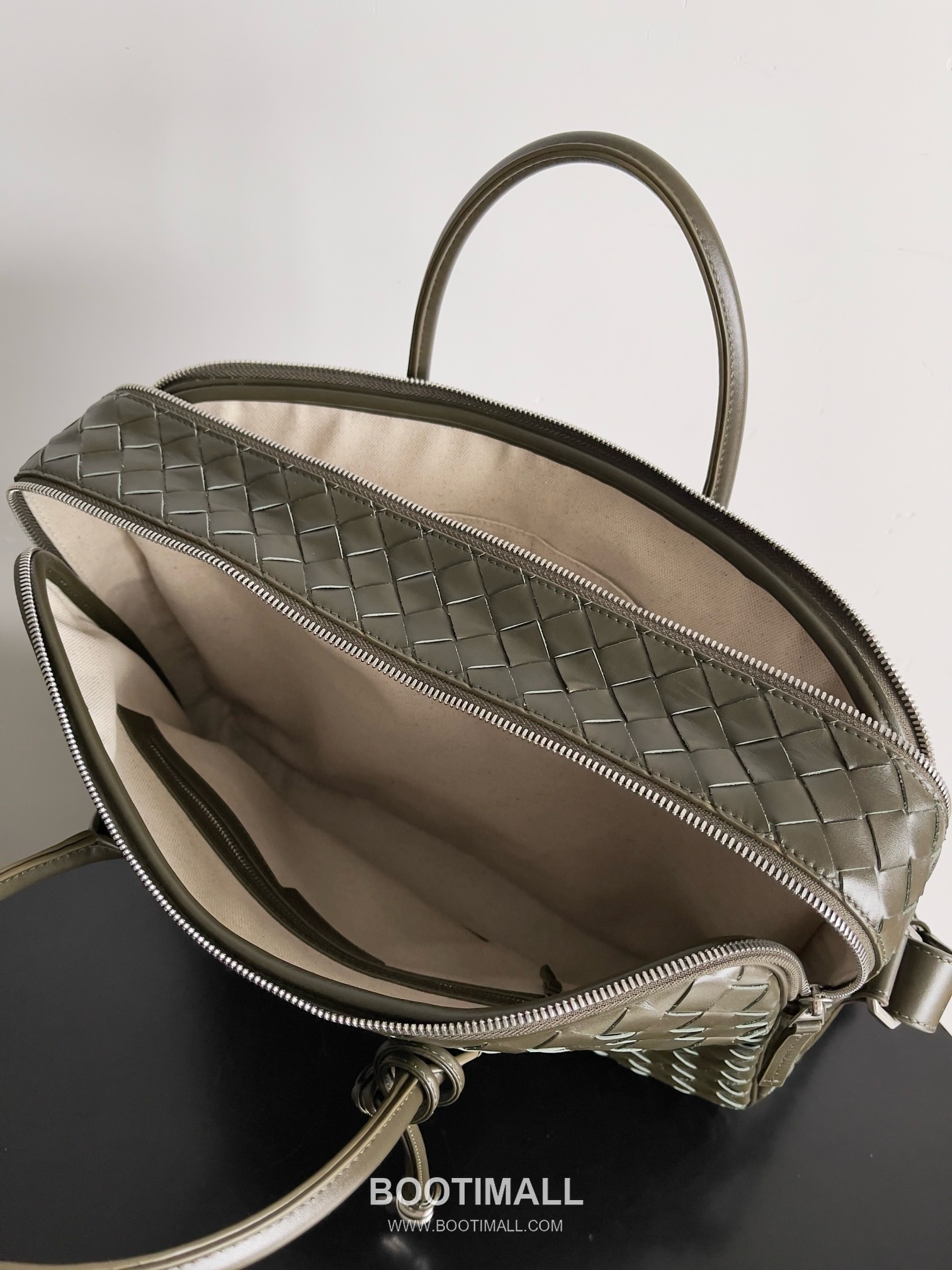 Bottega Veneta GetAway Calfskin Leather Black Dual Compartment Top Handle Crossbody Briefcase Bag 보테가베네타 겟어웨이 카프스킨 레더 블랙 더블 컴파트먼트 탑핸들 크로스바디 브리프케이스백 20191980 39cm 9